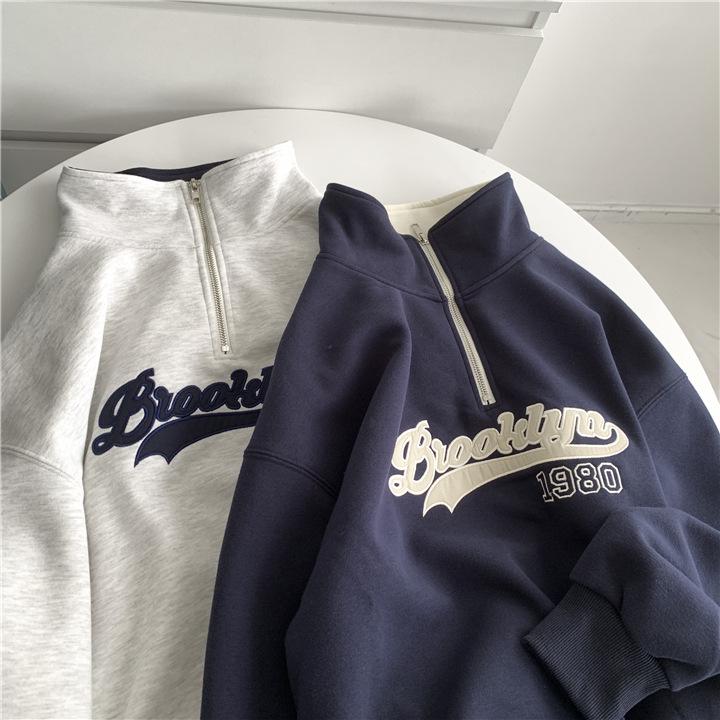 Женский светло-серый худи в стиле ретро с вышивкой и повседневной молнией до середины груди