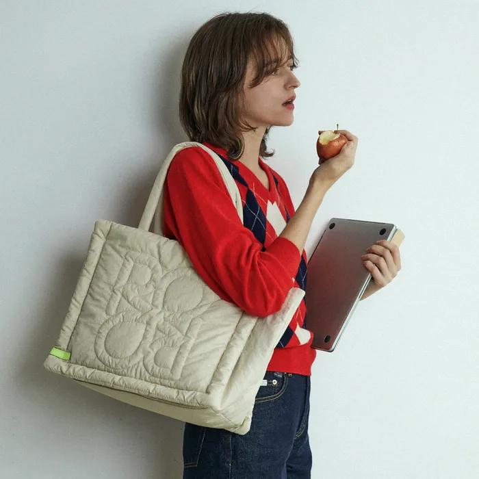Laptop Shopper / Ivory