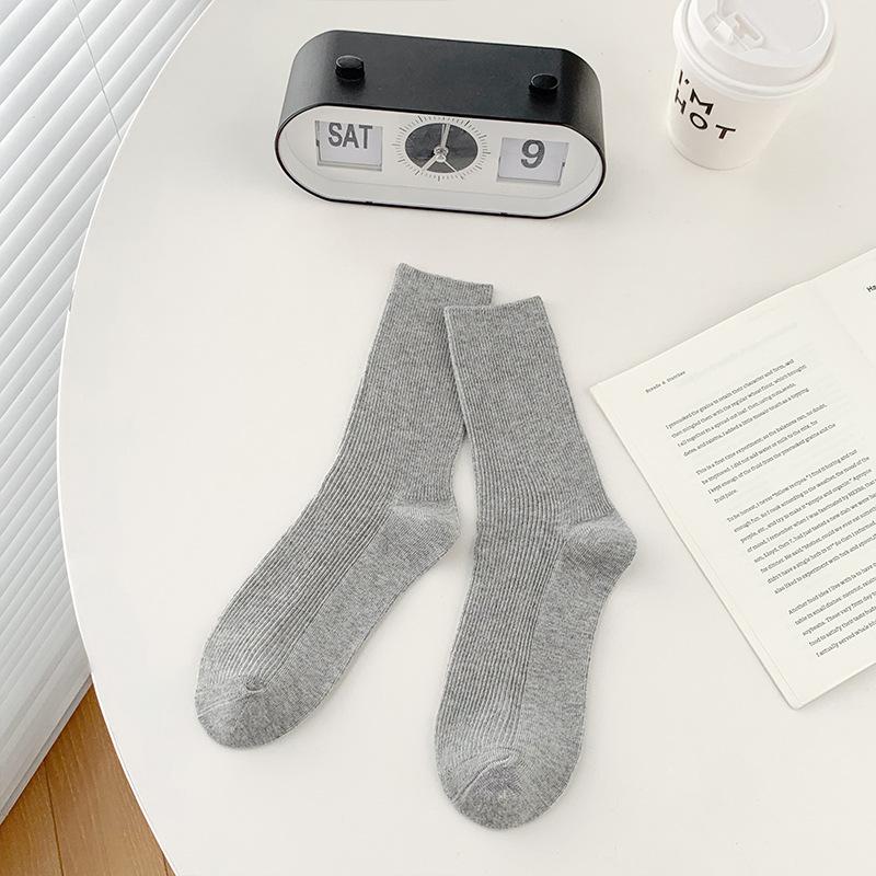 Women Spring and Autumn Pure Color Simple Sweat Absorbent Breathable Cotton Socks