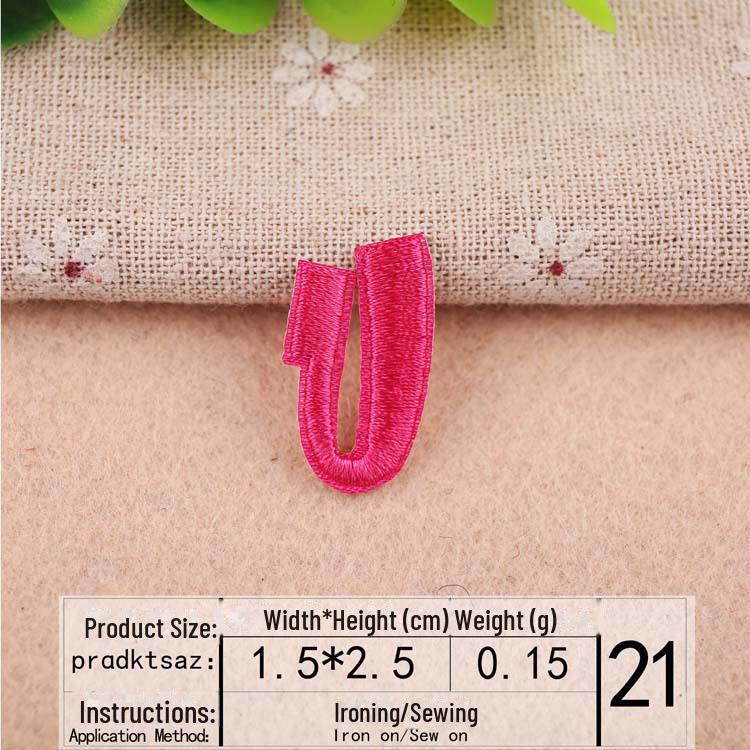 Розовая вышитая нашивка с буквами алфавита для украшения одежды