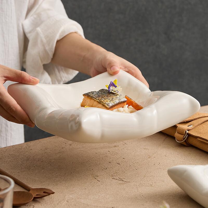 VAKADA Ceramic Square Pillow Plate