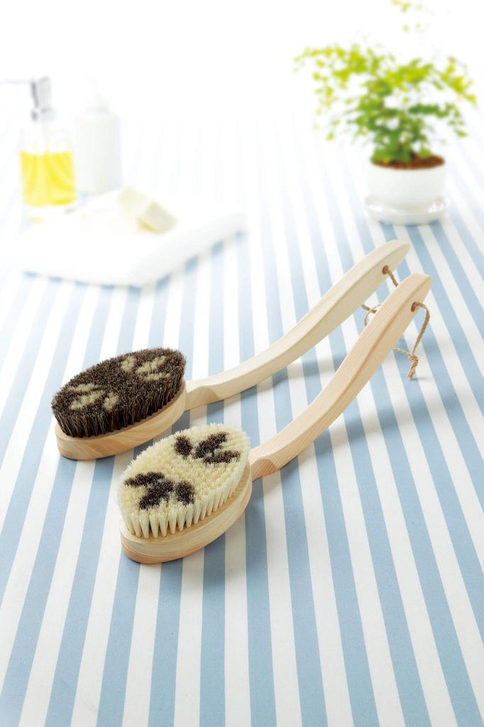MARNA Body Brush with Curved Handle Bristles Made in Natural Long Bath Body Brush to Wash Back Hanging Storage B573 (Boar / Japan) Bristles, Handle,