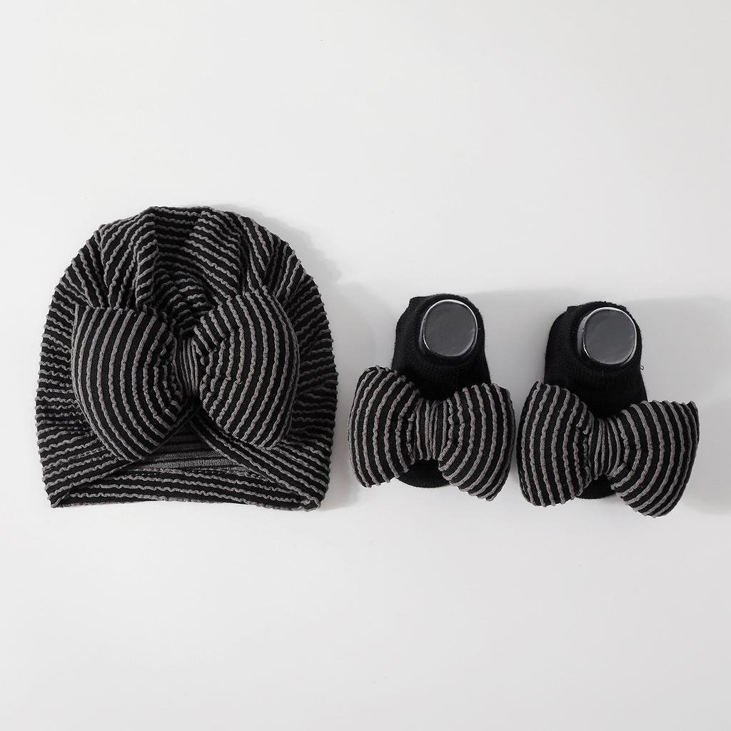 Детский полосатый комплект шапочки и носков для новорожденных, мягкий, для защиты макушки, из хлопка, шапочка, теплая шапка с подкладкой, всесезонный подарочный набор для малыша, носки с нескользящей подошвой