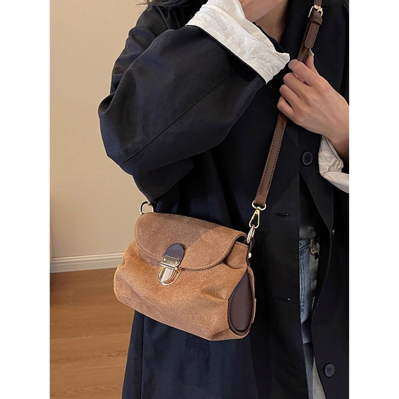 Retro Frosted Underarm Bag Faux Suede Fabric Women‘s New Winter Fashion Portable Shoulder Bag Popular Texture Crossbody Bag