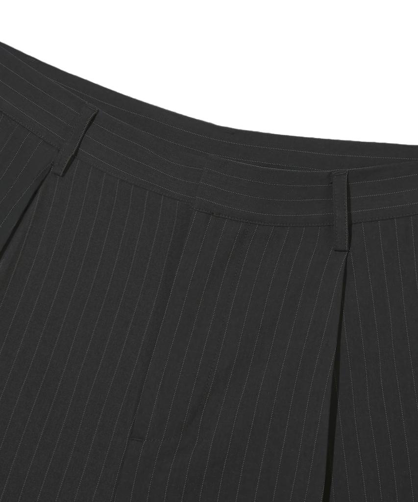 TRILLION One-Pleat Stripe Button Strap Wide Slacks [Charcoal]