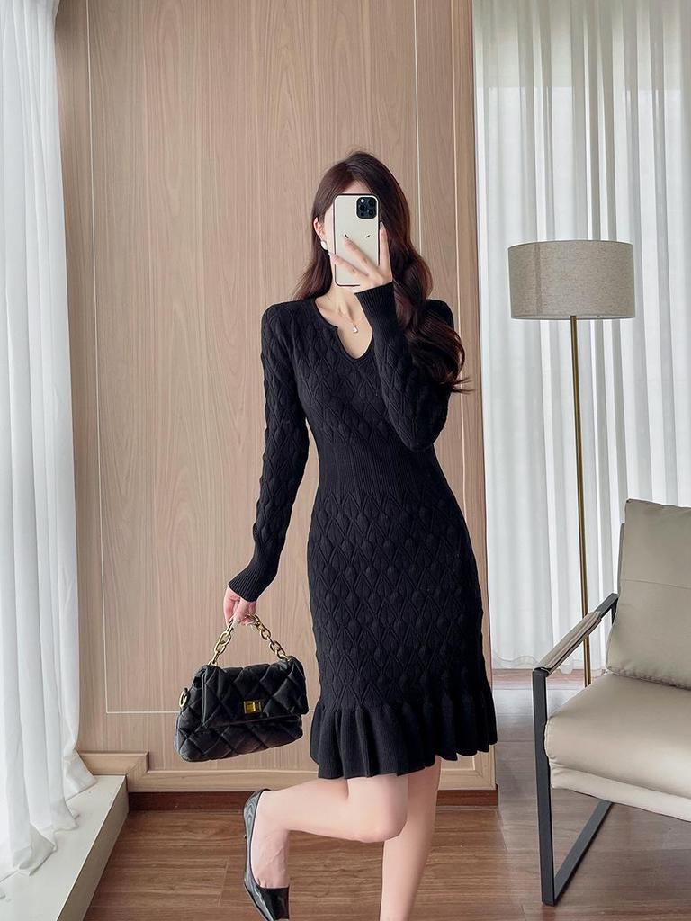 High-End V-Neck French Knitted Midi Fishtail Dress for Autumn/Winter