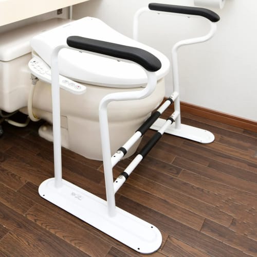 YAMAZEN Toilet Grab Bar, Width 64/66.5/69cm X Depth 47cm X Height 64cm, 3-Level Adjustable Width, Easy-to-Grip Handle, Support, Assembly Required, Whi