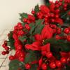Красная искусственная гирлянда-венок для украшения входной двери