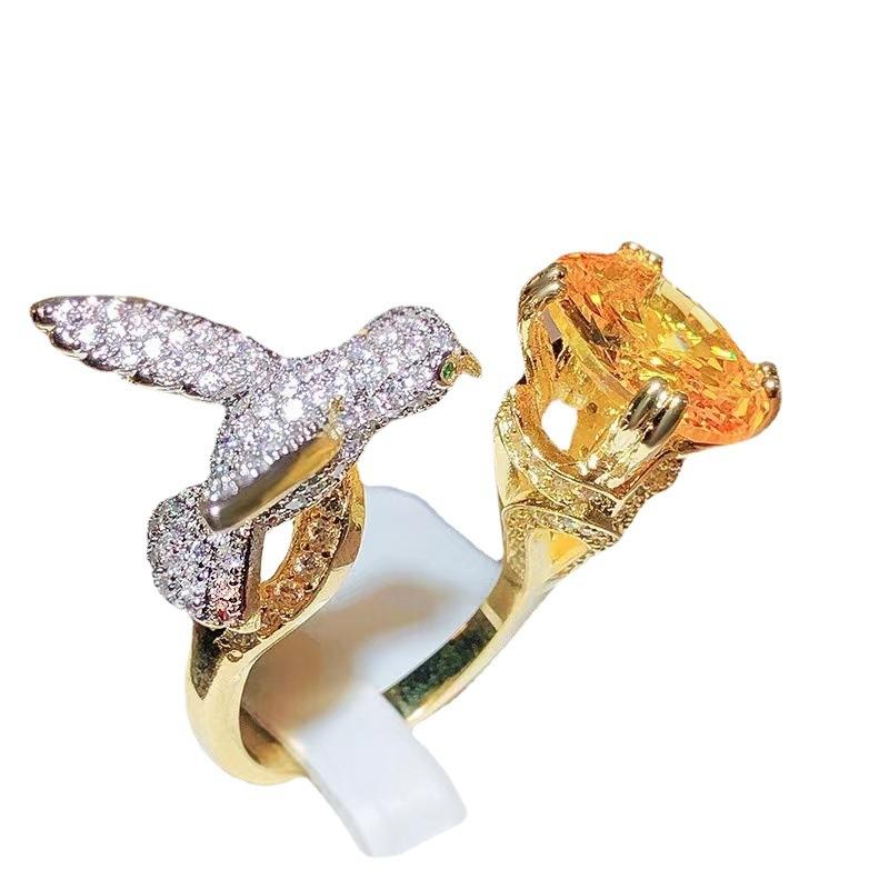 Рекомендует женское кольцо Haute Couture Design Colored Treasure, имитация кольца Santa Maria Sea Blue Treasure Hummingbird Ring