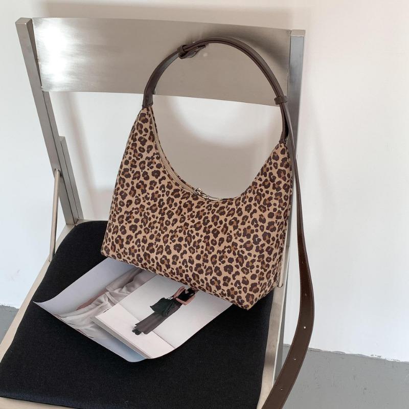 Ретро замшевая сумка модный тренд портативная сумка через плечо нишевая осенне-зимняя новая замшевая сумка-мессенджер женская