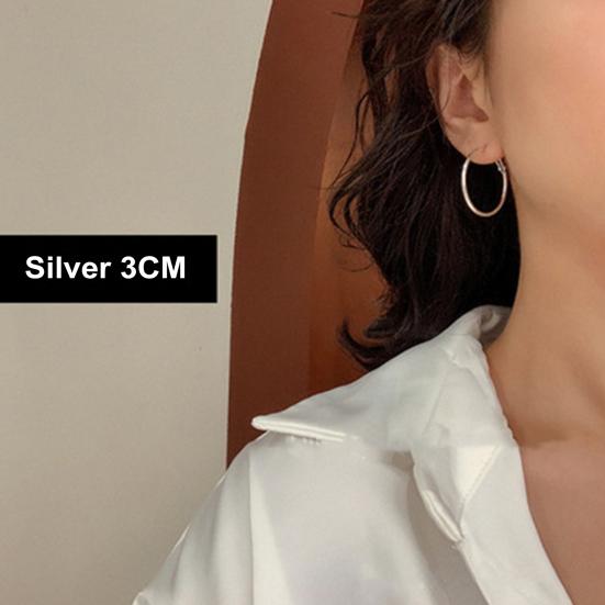 1 пара женских сережек-кольцов разных полированных размеров, однотонные гальванические серьги-кольца