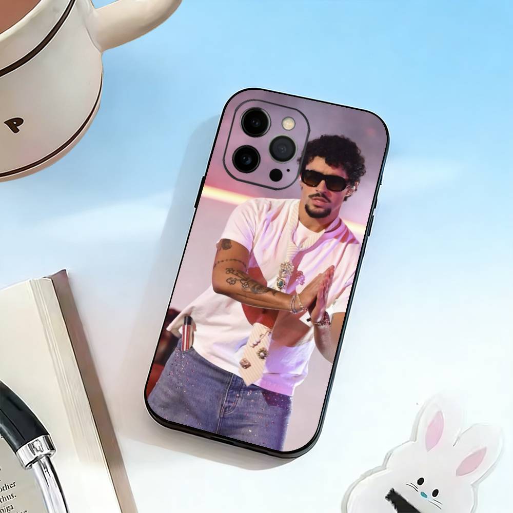 Мужской певец - Bad Bunny Чехол для телефона для iPhone 17,16,15,14,13,12,11 Plus,Pro Max,XS,Мягкий силиконовый черный чехол