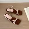 Летний тонкий ремень ретро квадратная голова танкетка сандалии 2025 новый темперамент сочетание юбка один ремешок сандалии женские сандалии