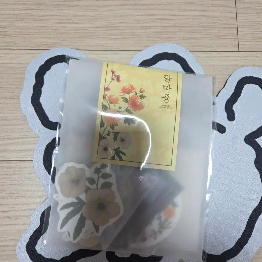 BTS Daruma middle photocard, sticker