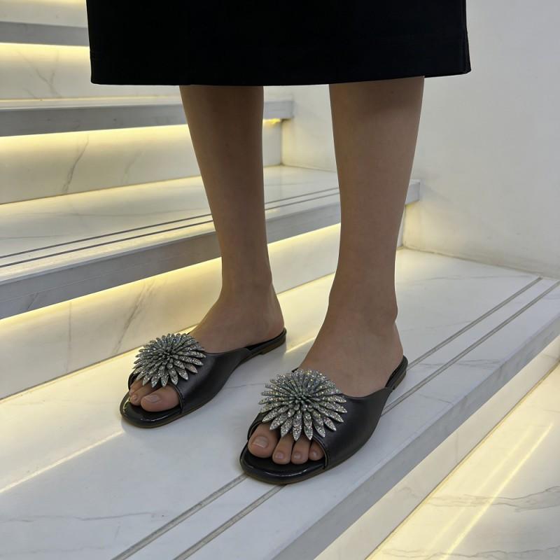 Womens Flat Slide Sandals With Rhinestone Flower Embellishment 2026 Casual Open-Toe Slippers