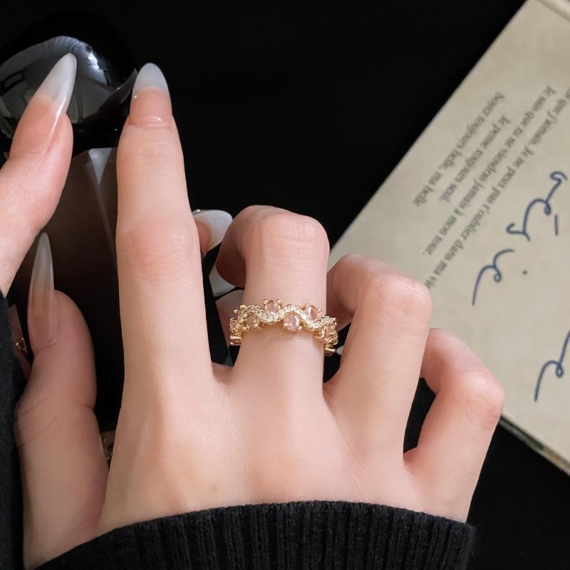 Цветной бриллиант 'Сокровище' Открытое кольцо Нишевый дизайн Легкая роскошь Высокое чувство Индивидуальность Мода Супер фея Ряд бриллиантов циркона Кольцо Женщина