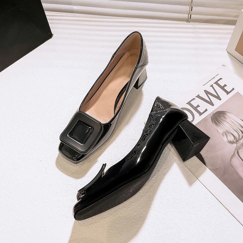 Женские туфли-лодочки с квадратным носком и неглубоким вырезом, на среднем каблуке, новая женская обувь 2025 года, весна-осень, французские туфли на высоком каблуке, толстый каблук, красные свадебные туфли