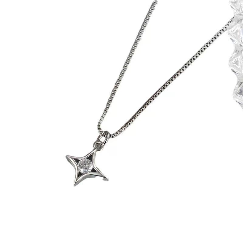 Star Necklace for Women's Light Luxury Niche Design High-end Sweater Chain Simple Personalized Collarbone Chain