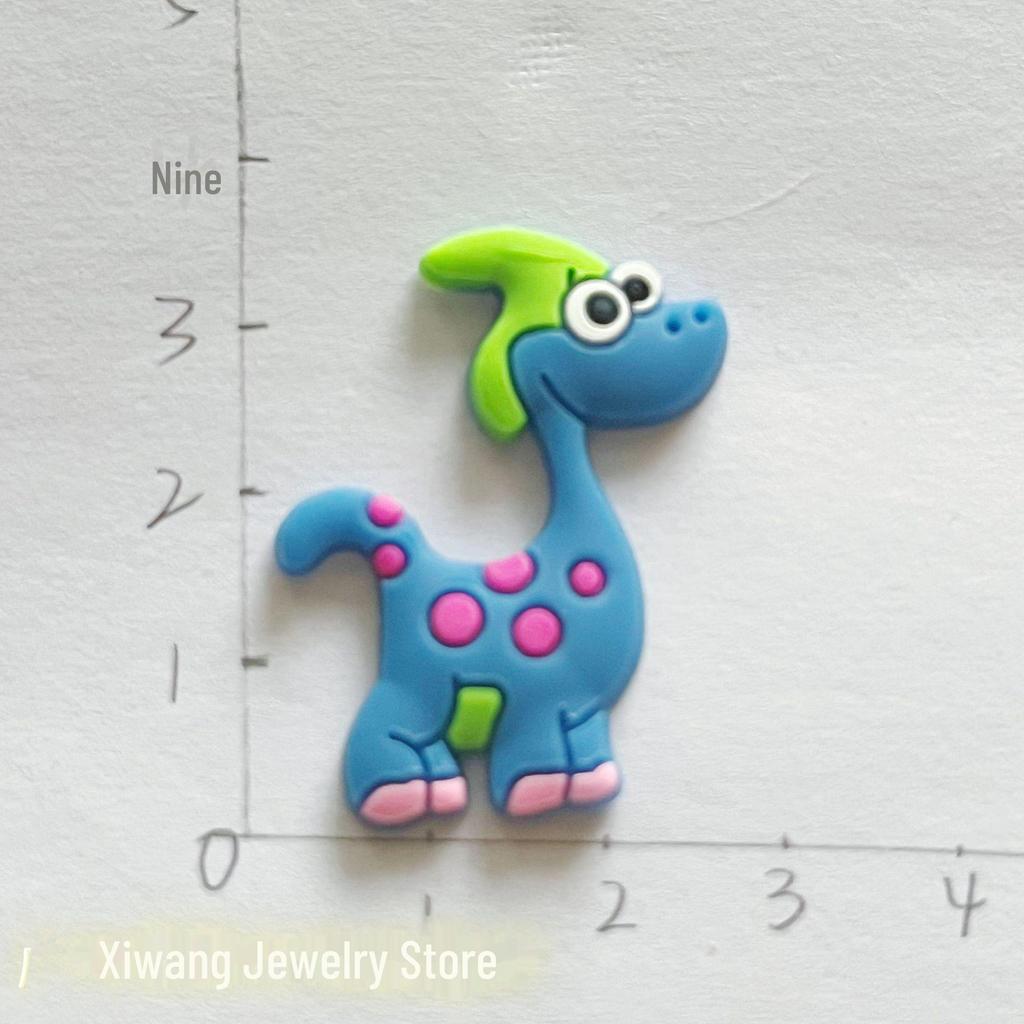 Аксессуары для динозавров из мультфильмов своими руками: Подвески для обуви, чехлы для телефонов и магниты