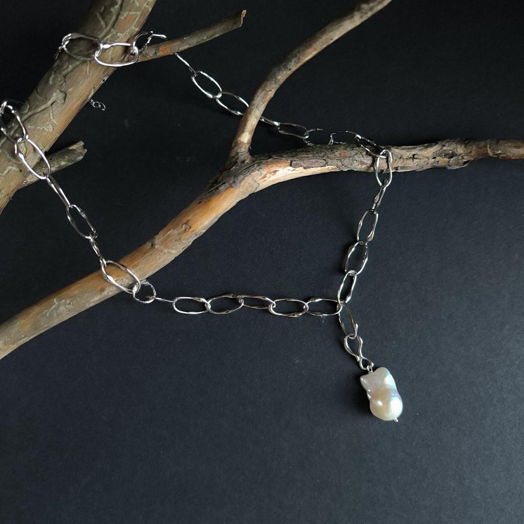 Серебряное колье с натуральным жемчугом барочным, вес изделия 23,4 гр (2185000)