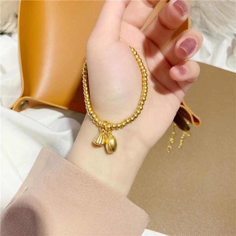 Браслет-лотос вьетнамского происхождения из песочного золота с имитацией простого золотого кольца