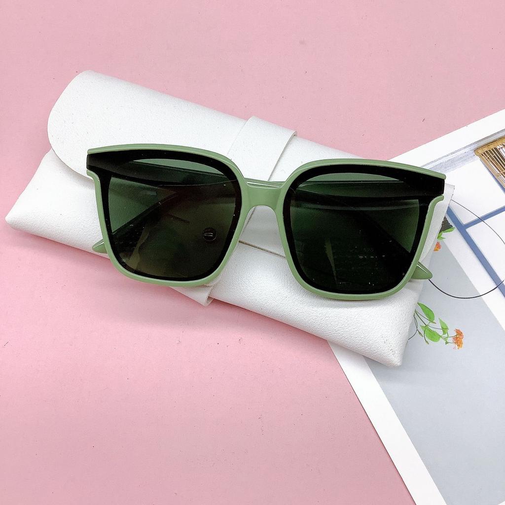 Детские солнцезащитные очки в персонализированной коробке, модные корейские солнцезащитные очки цвета океана для мальчиков и девочек, вогнутая форма для путешествий для детей