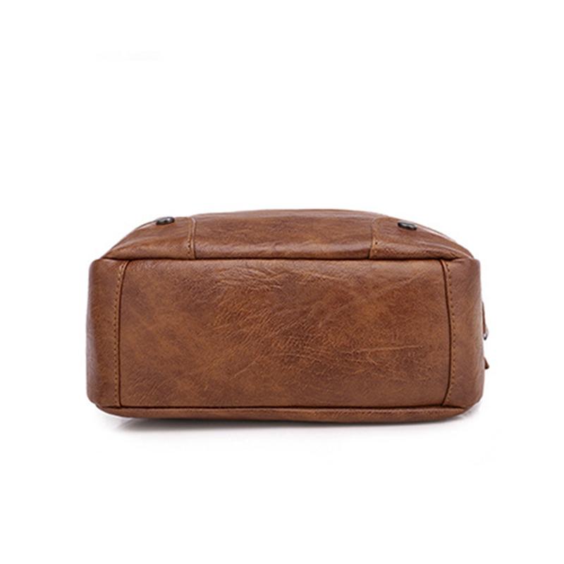 Маленькая женская сумка в винтажном стиле