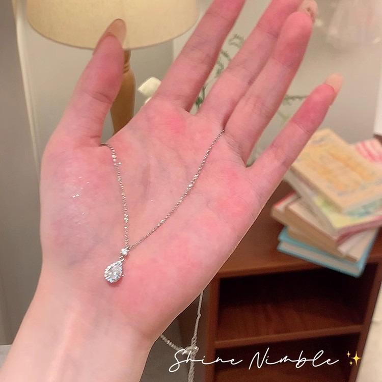 Elegant Pearl Necklace - Versatile Niche Design with Heart Pendant for Women