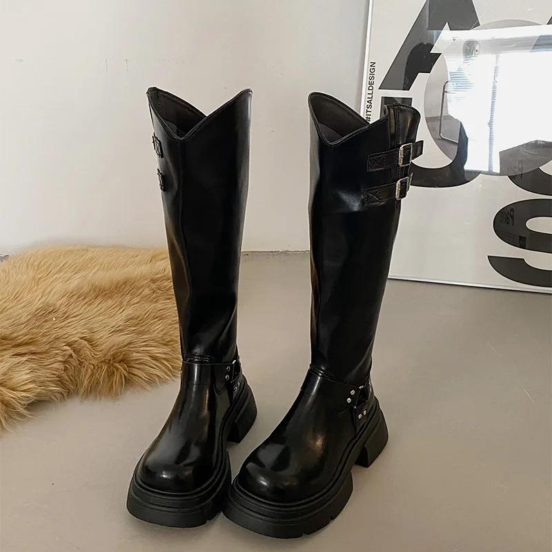 Длинные сапоги для женщин с толстой подошвой и V-образным вырезом в стиле ретро, черные, коричневые, с пряжкой на ремне и круглым носком, высокие сапоги до колена, увеличивающие рост, рыцарские боты