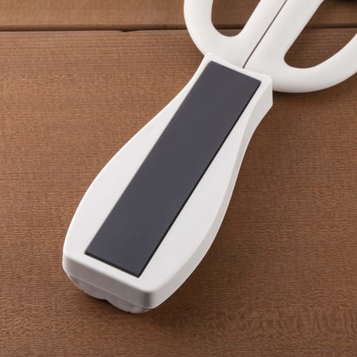 Kai Nyammy Cat Kitchen Scissors, Warm Gray, with Magnetic Storage Case, Made in Japan, DH2739