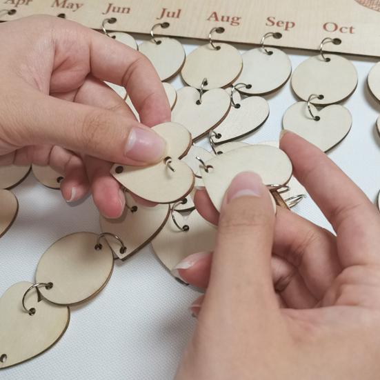 Деревянный Семейный Календарь-Напоминание о Днях Рождения Настенный DIY Трекер Дней Рождения Табличка с 50 Бирками Подарок для Мамы