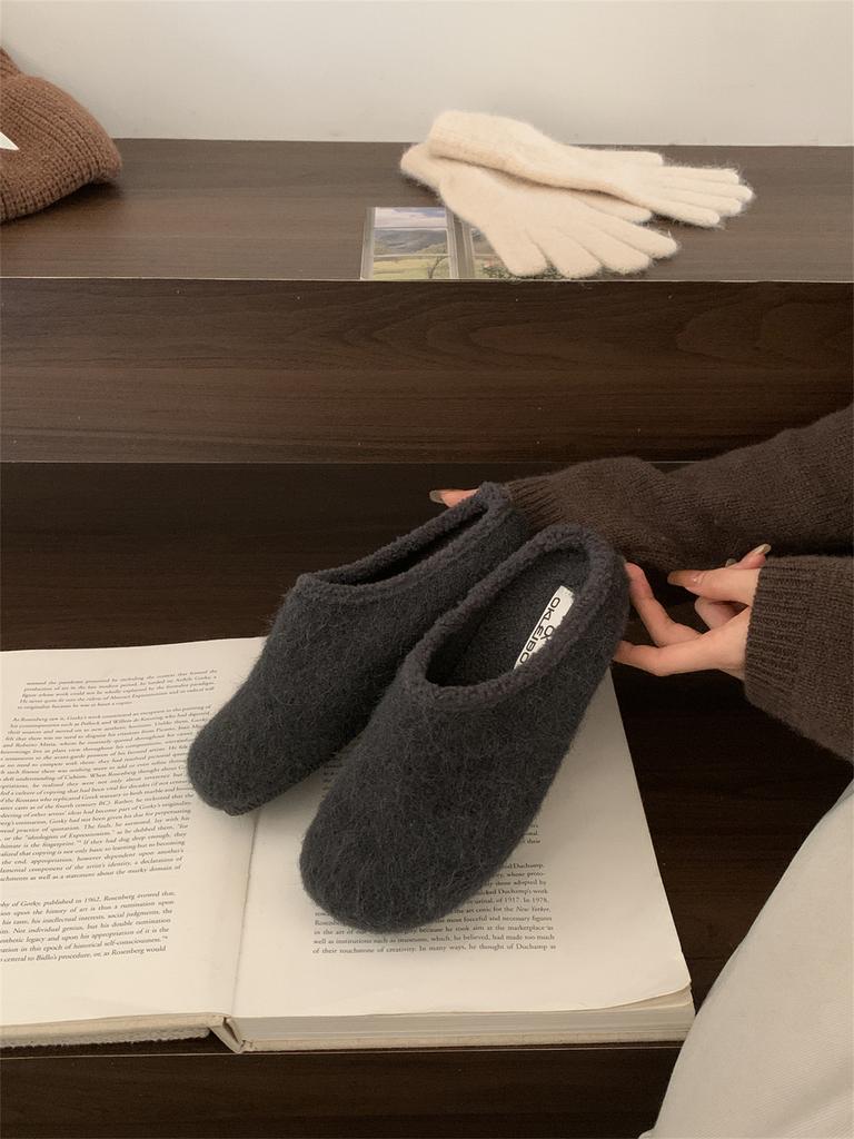 Niche Retro Velvet Birkenstocks, Fluffy Shoes for Women's 2025 Autumn and Winter New Outer Wear Cotton Mop Fluffy Slippers