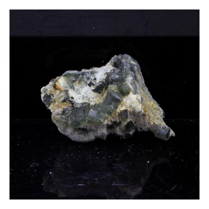 Pierres et Minéraux. Prehnite. 27.0 ct. La Combe de la Selle, St Christophe-en-Oisans, Isère, France.