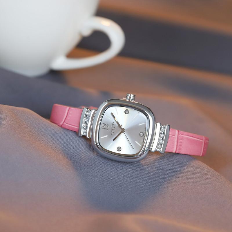 Women's trendy and stylish small square watch, simple Korean style retro leather strap, women's student wristwatch