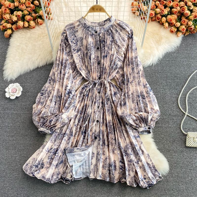 RUGOD Весна и осень популярно в Европе и Америке. Свободное атласное платье средней длины с принтом и круглым вырезом.