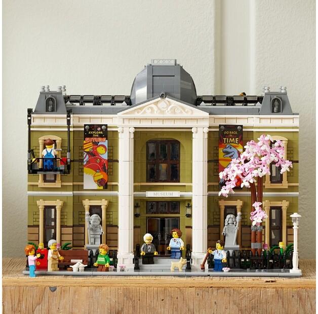 LEGO Icons 10326 Музей естественной истории