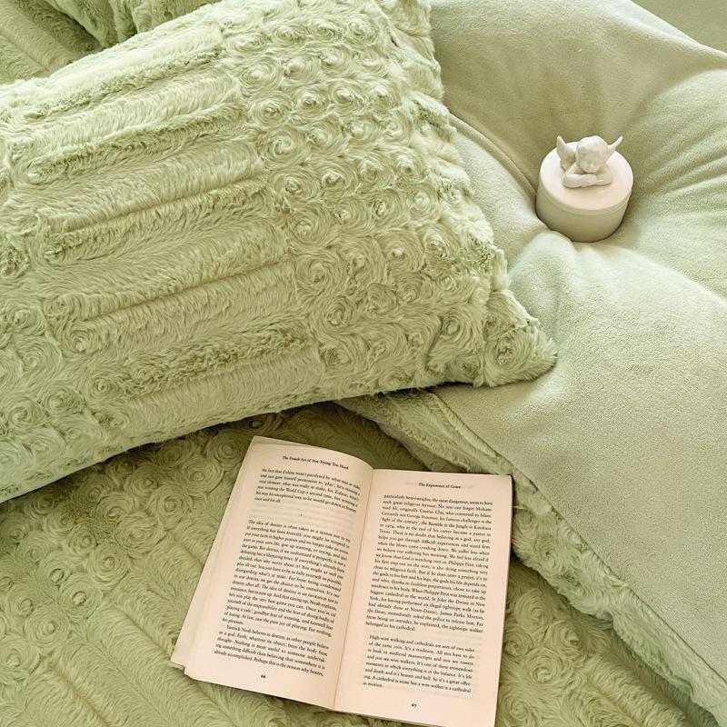 Rabbit Fleece Four-Piece Set, Thickened Milk Fleece Bed Sheet Quilt Cover, Coral Fleece Bed Three-Piece Set