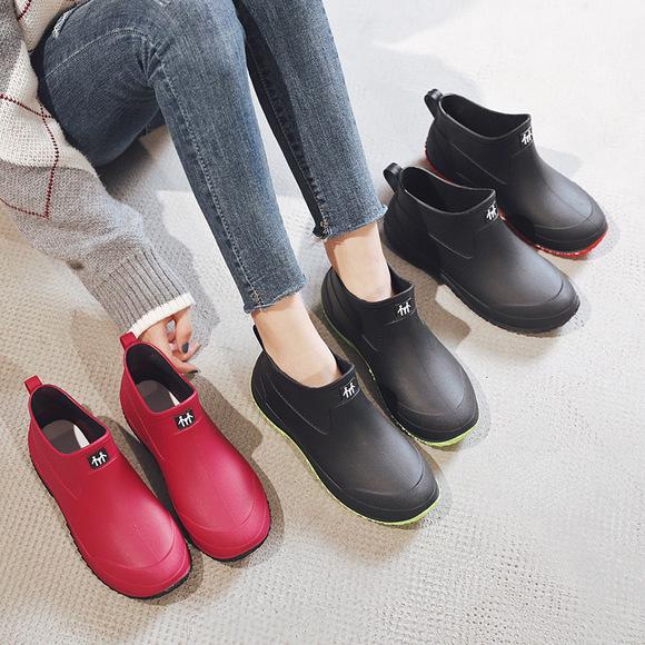 Men's German-Style Waterproof Low-Top Rain Boots: Non-Slip Outdoor Shoes for Food Delivery, Fishing, Car Washing & More.