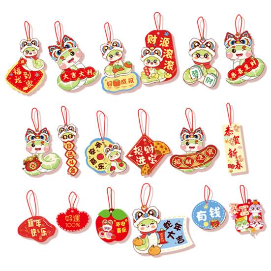 18 шт. подвесных подвесок на Новый год 2025 года. Подвеска в виде змеи, приносящая удачу. Подвеска в виде дерева с кисточками для украшения окна автомобиля.