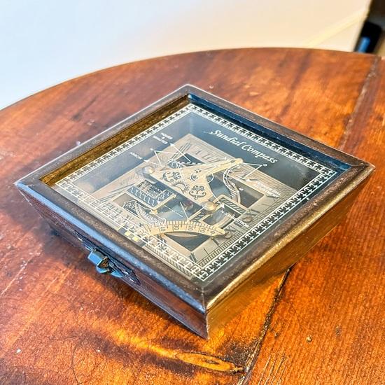 Компас для солнечных часов в викторианском морском стиле в деревянной коробке