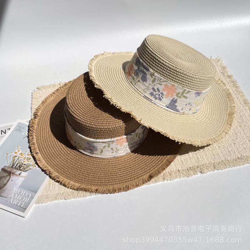 French Hepburn style wide brim flat top straw hat women's summer travel sunshade printed ribbon decorative sun hat