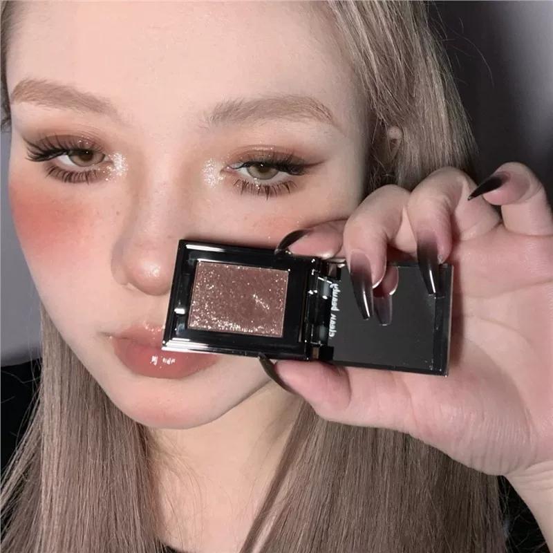 So Shiny! High-End Ice-Clear Blue Mixed Shimmer Single Eyeshadow Palette, Perfect for Creating a Smoky Eye Look