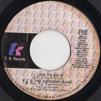 7-дюймовая пластинка KC & THE SUNSHINE BAND - I Like To Do It / Come On In 1020 T.K.. Пластинки 1976 США Соул/Фанк Б/У