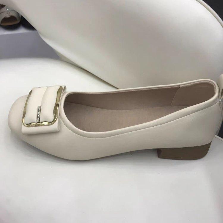 2025 осень новые неглубокие туфли-лодочки женские из мягкой кожи на мягкой подошве туфли для мамы на одном ремешке с неглубоким вырезом универсальные с квадратным носком на толстом каблуке