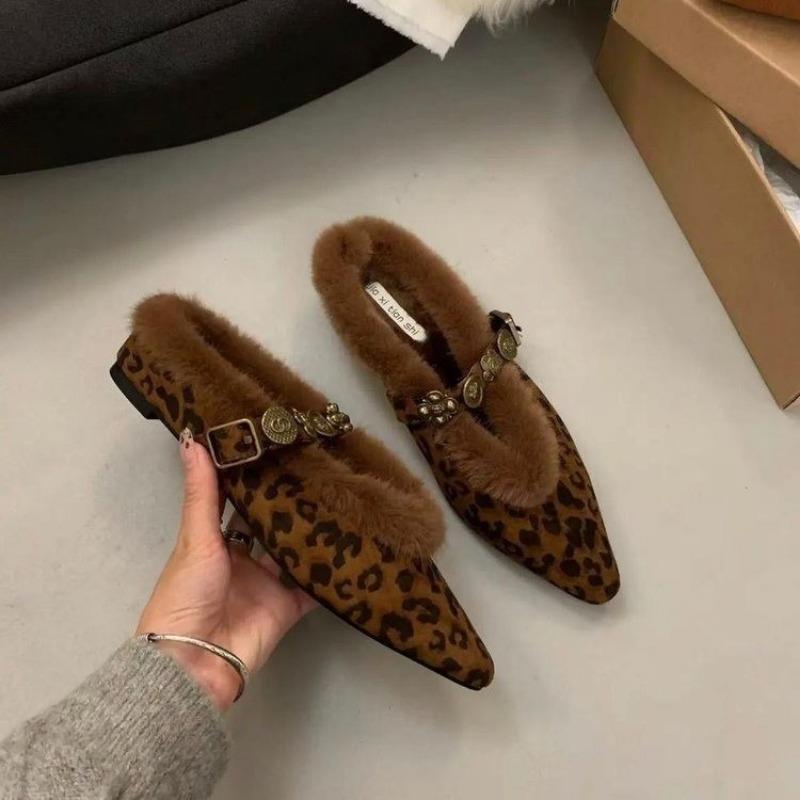 Туфли женские 2024 г., закрытый носок, женские тапочки, теплые, женские, с металлическим украшением, пряжкой, острым носком, на низком каблуке, женские