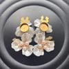 4Pcs Shirt Decorative Button Cover, Fashionable Button Accessories, Send Ladies Elegant Flower Decoration for Dresses