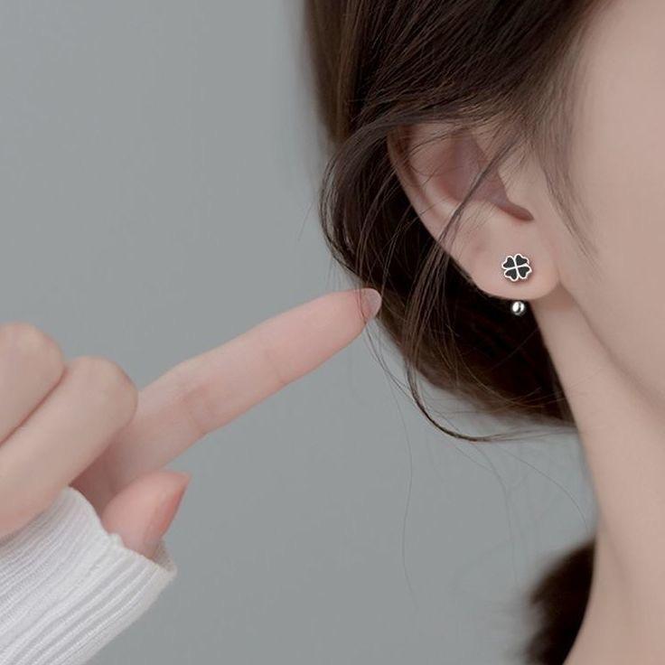 Нежные серьги с четырьмя листочками клевера, темпераментные серьги с винтовой застежкой, простые роскошные серьги, серьги, серьги, персонализированные женские серьги
