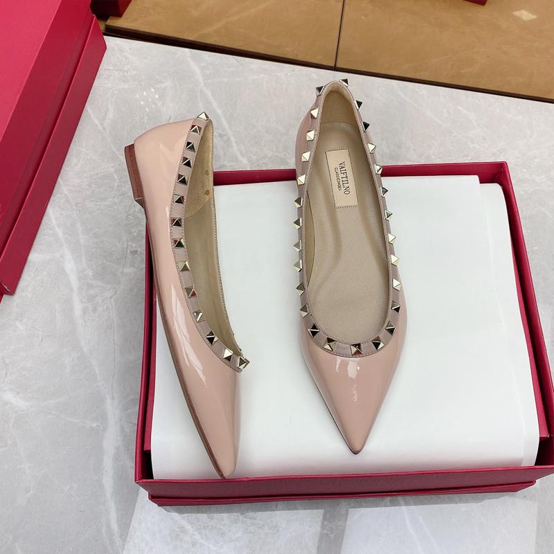 Trendy Fashion Rivets Shallow Black Patent Leather Single Shoes For Women French Style Pointed Flat Bottomed Women's Shoes