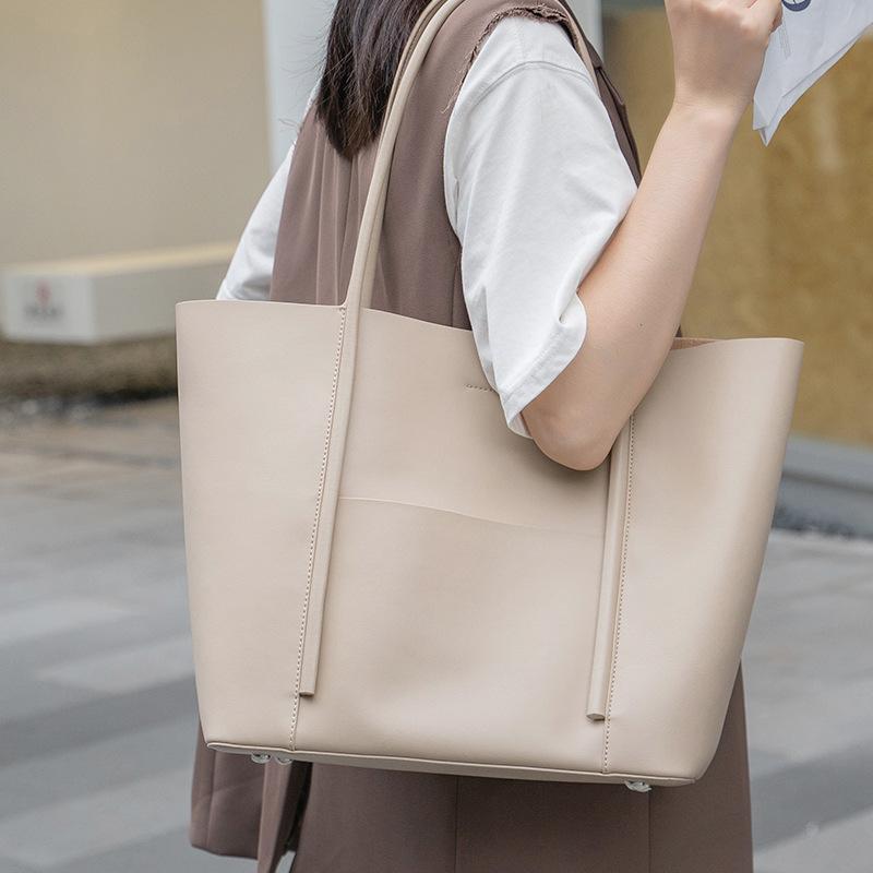 New Tote Bag Large Capacity Jurgent Leather Bucket Bag for Women Niche Commuting Shoulder Bag
