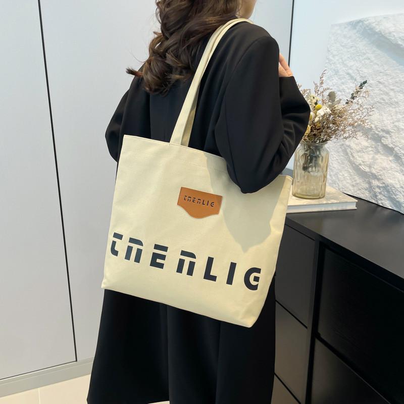 Large Capacity Fashionable Tote Bag For Women Ideal For Autumn Winter Casual Use